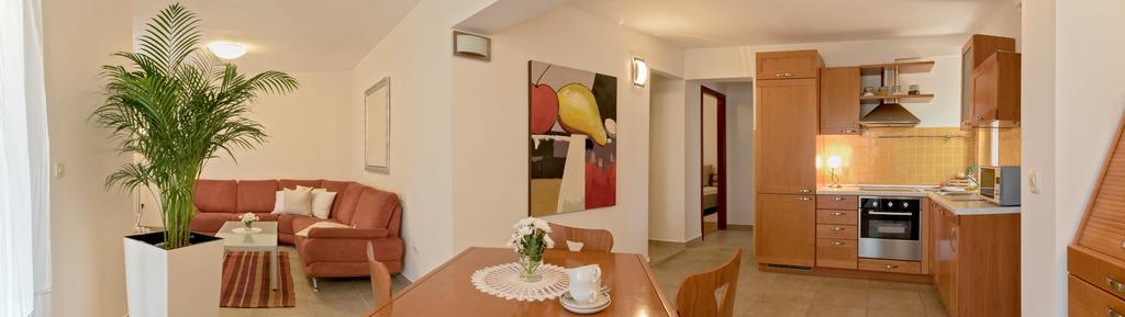 Apartman Roza Рогозниця Екстер'єр фото